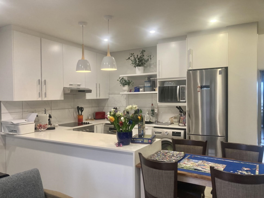 To Let 2 Bedroom Property for Rent in Rondebosch Western Cape